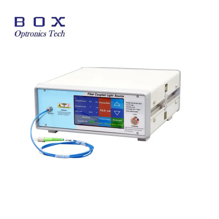 ¿Cuáles son las características y ventajas distintivas de la fuente de luz de banda ancha ASE en comparación con una fuente láser convencional?